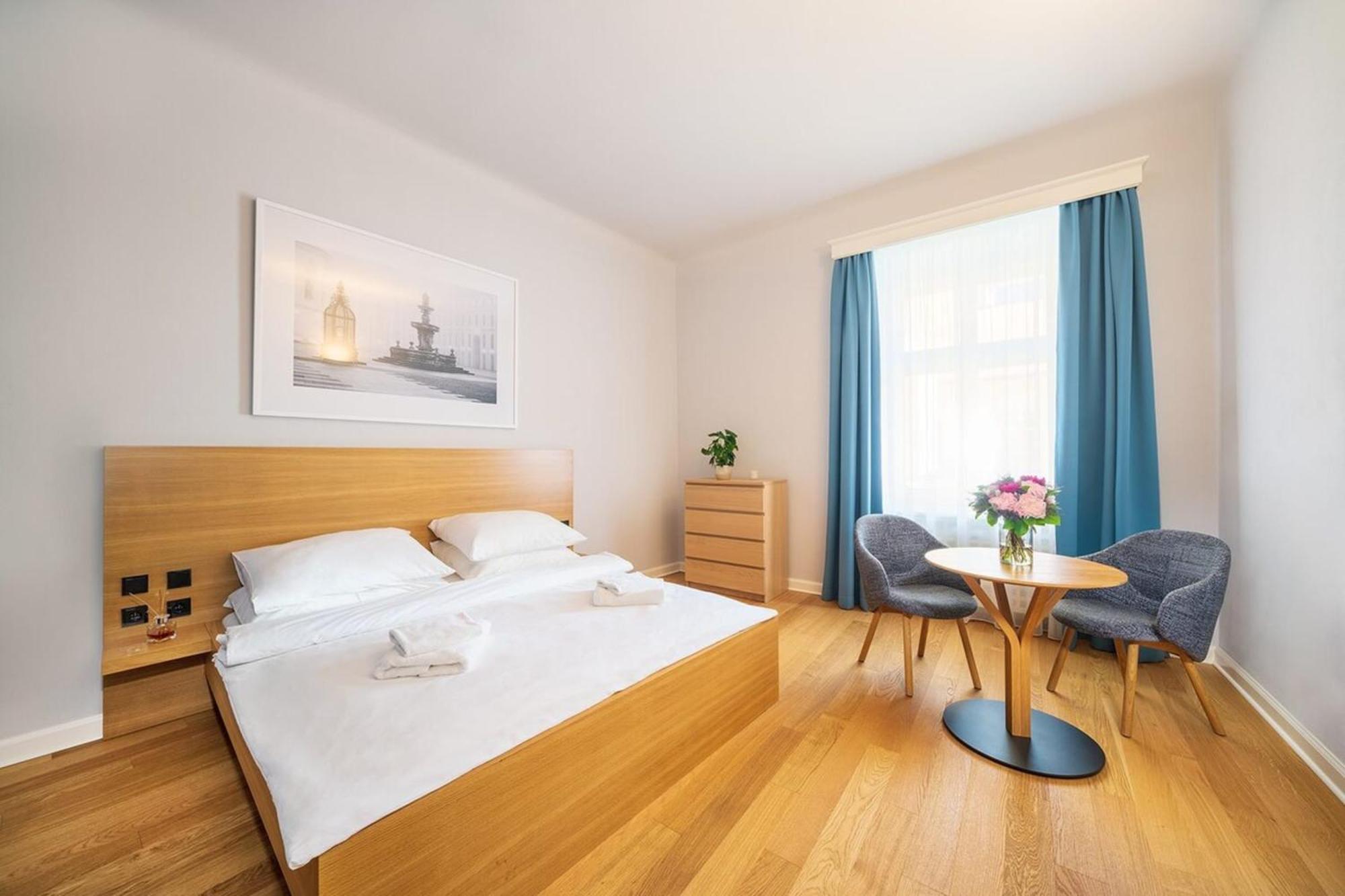 Quiet City Center Apartment In Hip & Foodie Area Praga Esterno foto