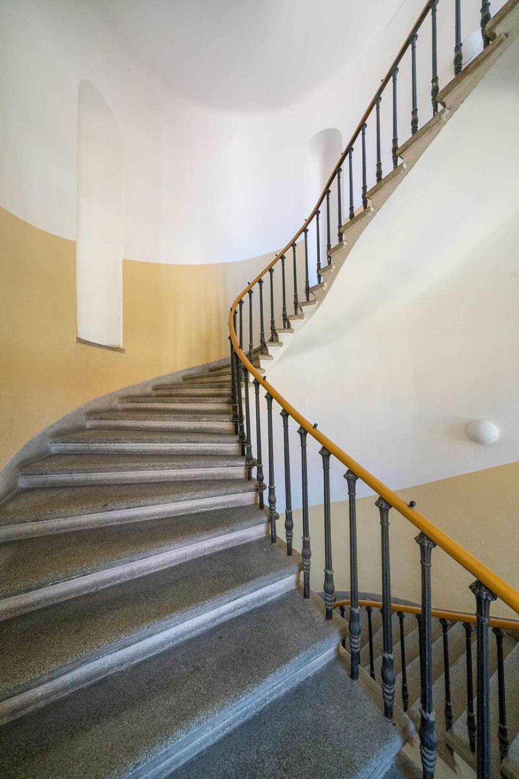 Quiet City Center Apartment In Hip & Foodie Area Praga Esterno foto