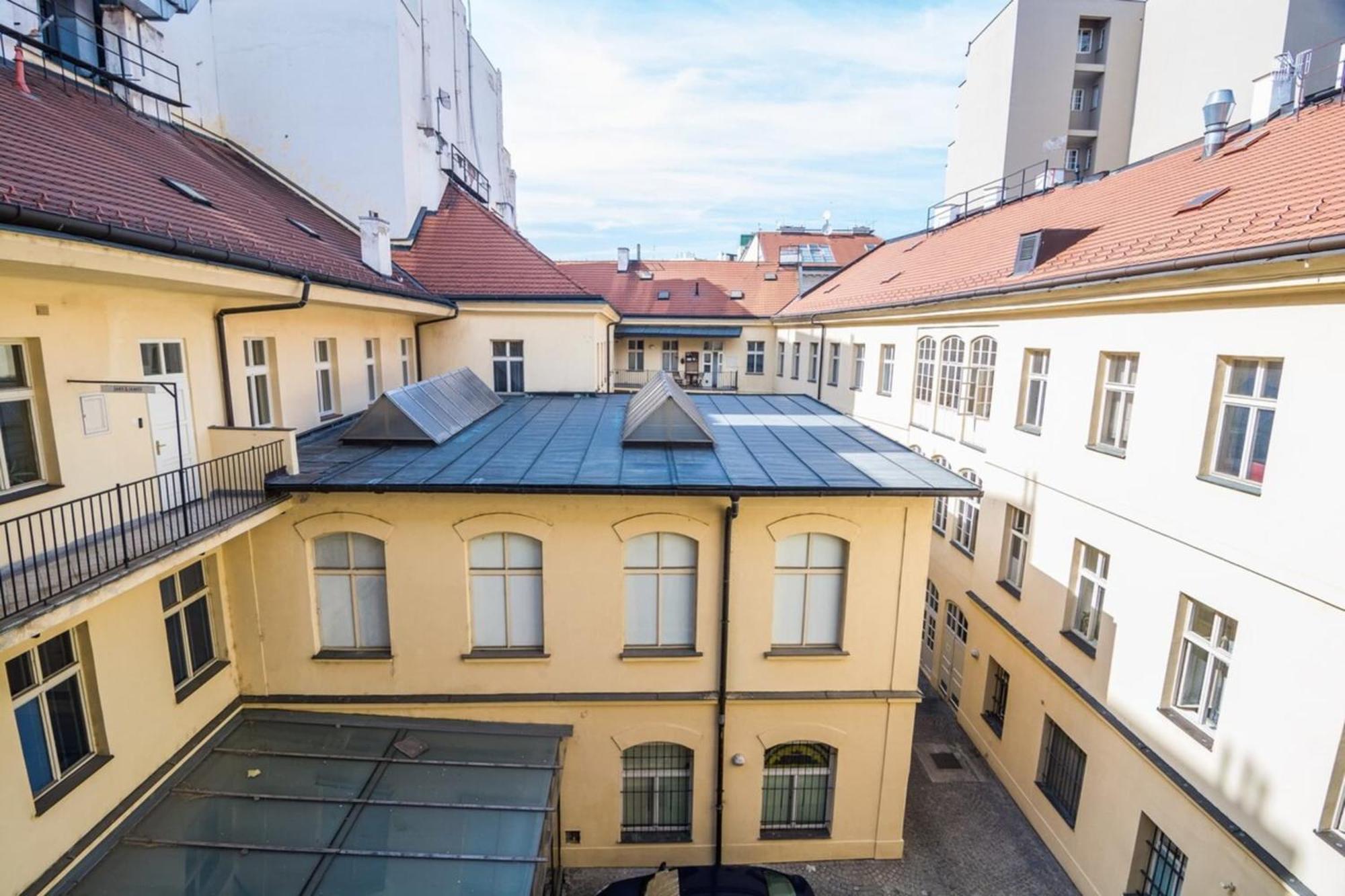 Quiet City Center Apartment In Hip & Foodie Area Praga Esterno foto