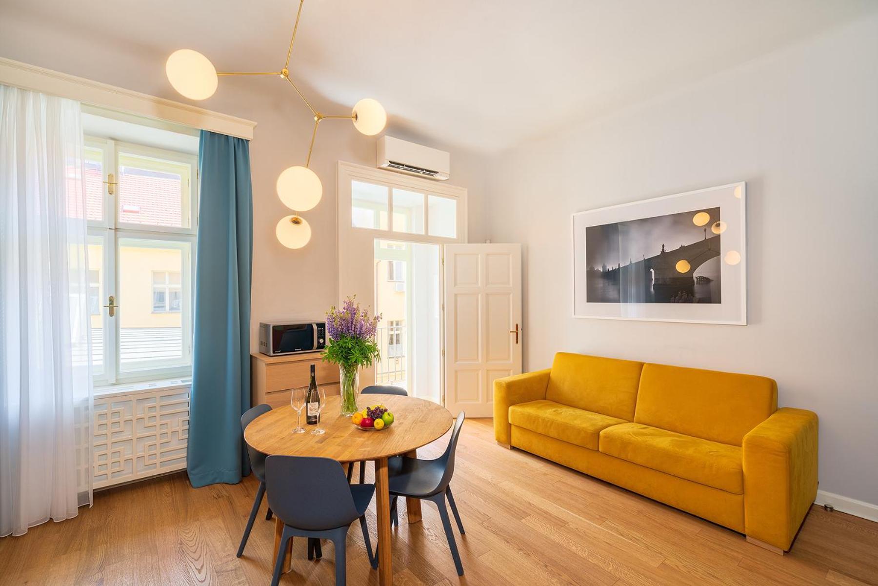Quiet City Center Apartment In Hip & Foodie Area Praga Esterno foto