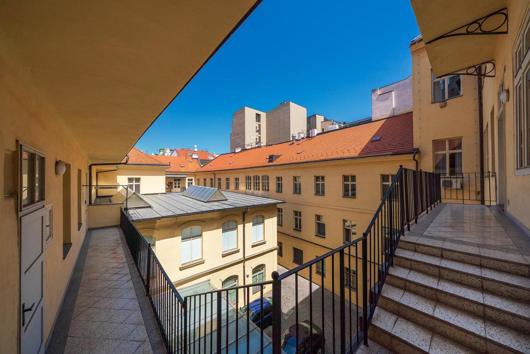 Quiet City Center Apartment In Hip & Foodie Area Praga Esterno foto